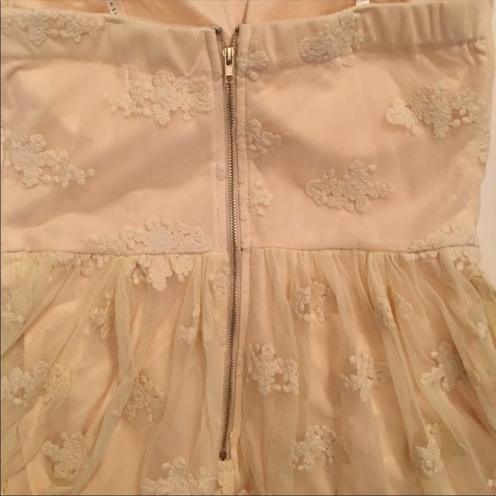 ✨GORGEOUS LACE STRAPLESS FULLY LINED DRESS-SMALL✨ - Picture 6 of 6